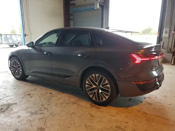 WA1CAAGE9RB040915 2024 AUDI Q8 - Image 2