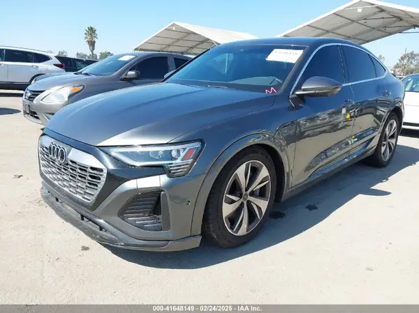 WA1CAAGE9RB049520 2024 AUDI Q8 - Image 2