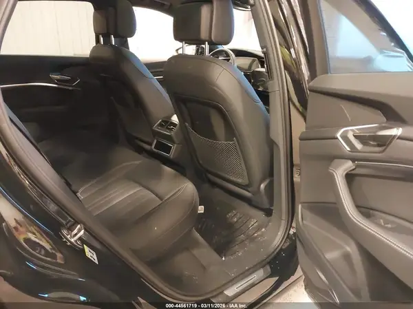 WA1CAAGE9RB066785 2024 AUDI Q8 - Image 8