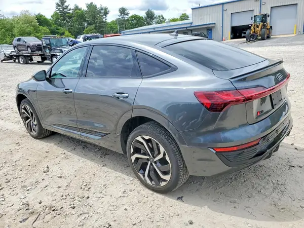 WA1CABGE3RB036106 2024 AUDI Q8 - Image 2