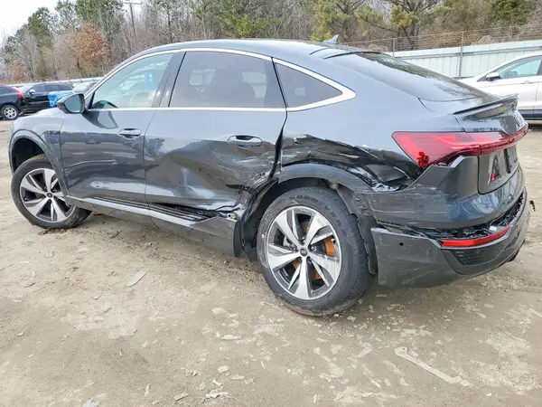 WA1CABGE3RB055738 2024 AUDI Q8 - Image 2