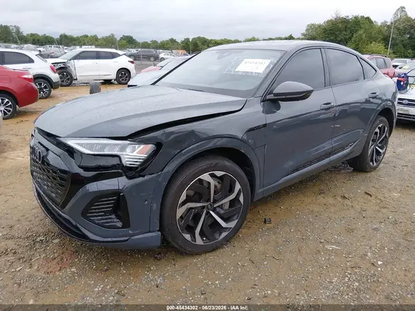 WA1CABGE4RB011070 2024 AUDI Q8 - Image 2