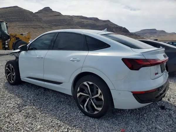 WA1CABGEXRB043506 2024 AUDI Q8 - Image 2