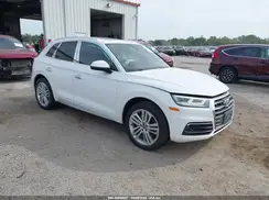 WA1CNAFY0J2071524 2018 AUDI Q5