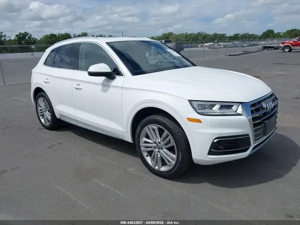 WA1CNAFY0J2104473 2018 AUDI Q5 - Image 1