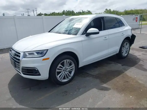 WA1CNAFY0J2104473 2018 AUDI Q5 - Image 2