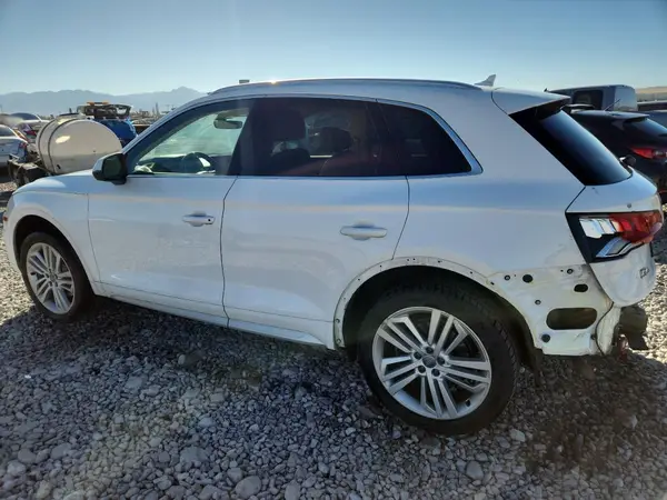 WA1CNAFY0J2157402 2018 AUDI Q5 - Image 2
