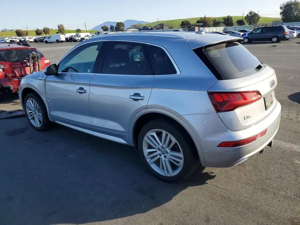 WA1CNAFY0J2218568 2018 AUDI Q5 - Image 2