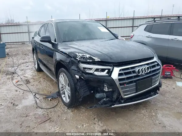 WA1CNAFY0J2227805 2018 AUDI Q5 - Image 1