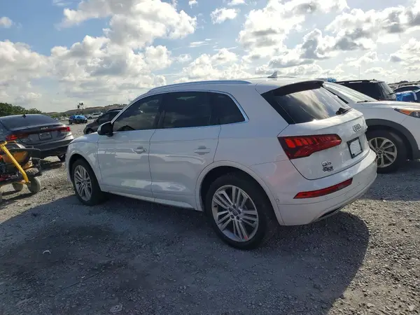 WA1CNAFY0K2032370 2019 AUDI Q5 - Image 2