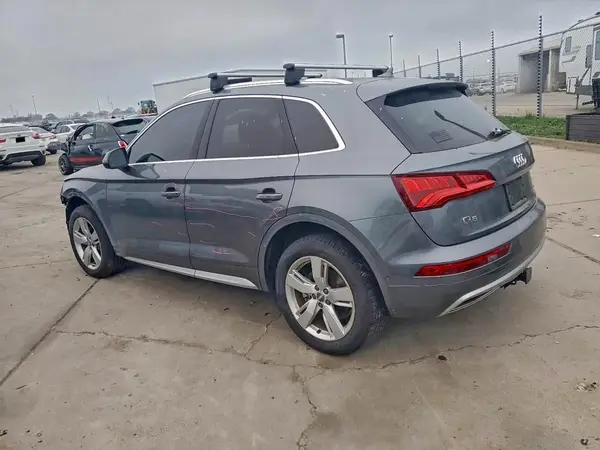 WA1CNAFY0K2065207 2019 AUDI Q5 - Image 2