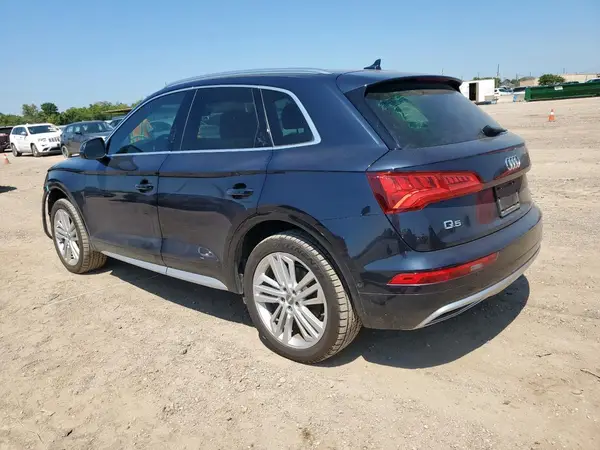WA1CNAFY0K2132775 2019 AUDI Q5 - Image 2