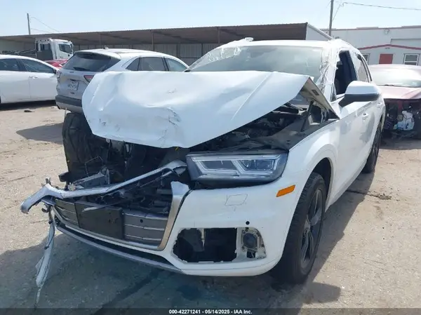 WA1CNAFY0L2092800 2020 AUDI Q5 - Image 2