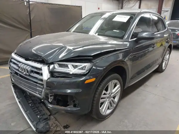 WA1CNAFY1J2156761 2018 AUDI Q5 - Image 2
