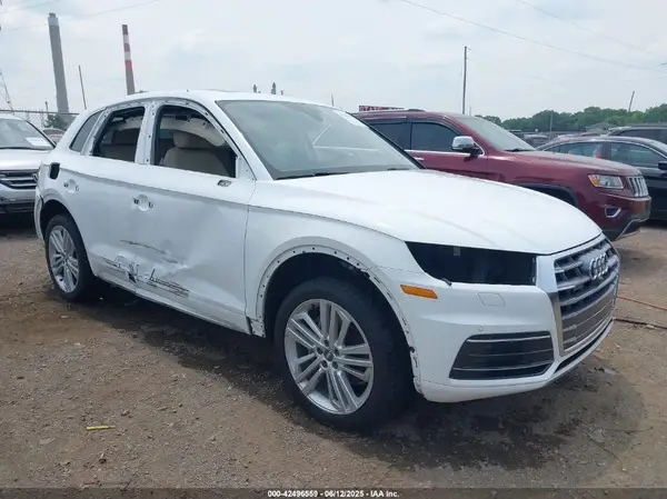 WA1CNAFY1J2230079 2018 AUDI Q5 - Image 1