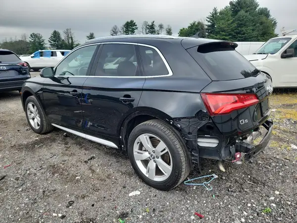 WA1CNAFY1K2028070 2019 AUDI Q5 - Image 2