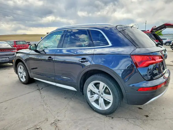 WA1CNAFY1K2053602 2019 AUDI Q5 - Image 2