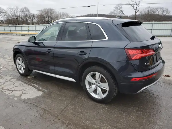 WA1CNAFY1K2054569 2019 AUDI Q5 - Image 2