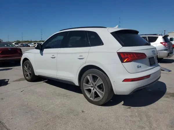 WA1CNAFY1K2117105 2019 AUDI Q5 - Image 2
