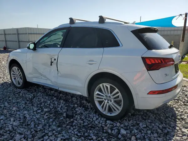 WA1CNAFY1K2118707 2019 AUDI Q5 - Image 2