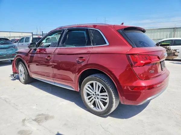 WA1CNAFY2J2060038 2018 AUDI Q5 - Image 2