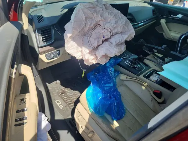 WA1CNAFY2J2060038 2018 AUDI Q5 - Image 8