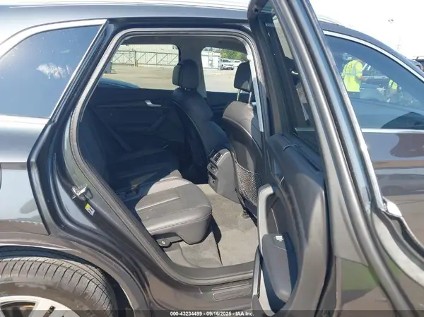 WA1CNAFY2J2073940 2018 AUDI Q5 - Image 8