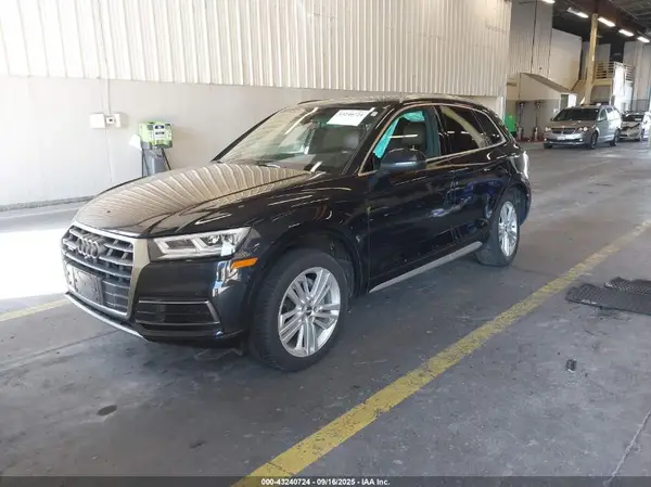 WA1CNAFY2J2128693 2018 AUDI Q5 - Image 2