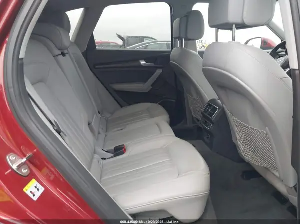 WA1CNAFY2J2146630 2018 AUDI Q5 - Image 8