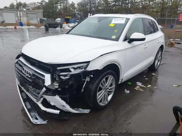WA1CNAFY2J2198243 2018 AUDI Q5 - Image 2