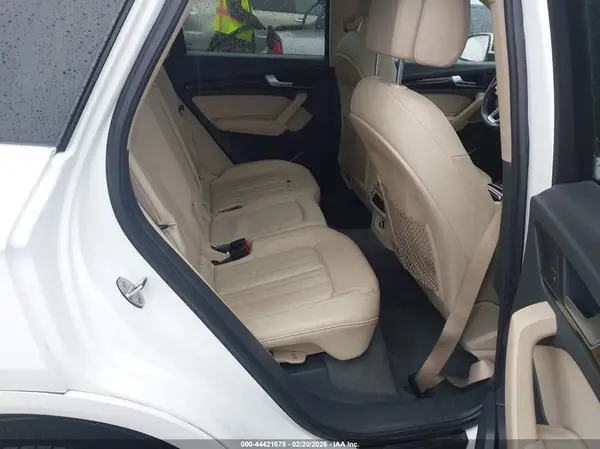 WA1CNAFY2J2198243 2018 AUDI Q5 - Image 8