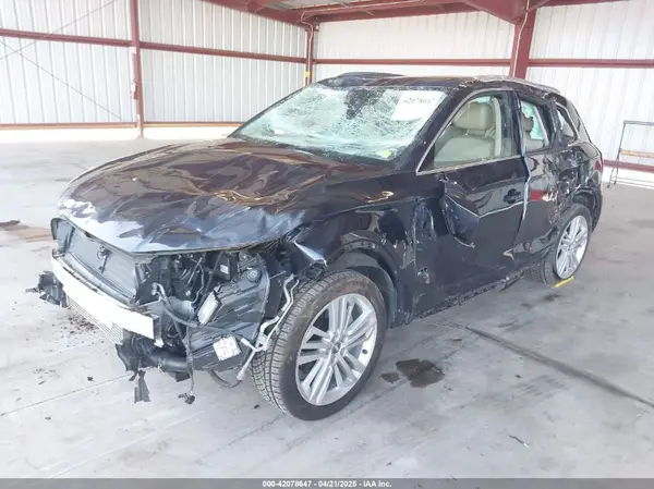 WA1CNAFY2J2225747 2018 AUDI Q5 - Image 2
