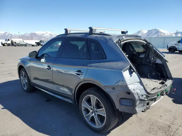 WA1CNAFY2K2053835 2019 AUDI Q5 - Image 2