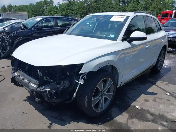 WA1CNAFY2K2056847 2019 AUDI Q5 - Image 2