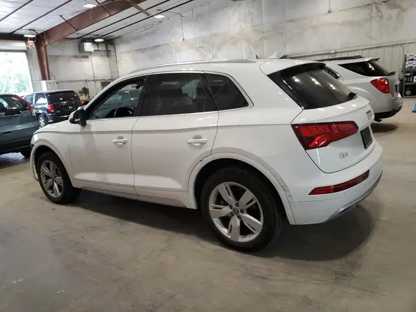 WA1CNAFY2K2067766 2019 AUDI Q5 - Image 2