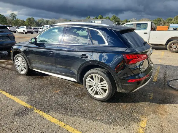 WA1CNAFY3J2057746 2018 AUDI Q5 - Image 2