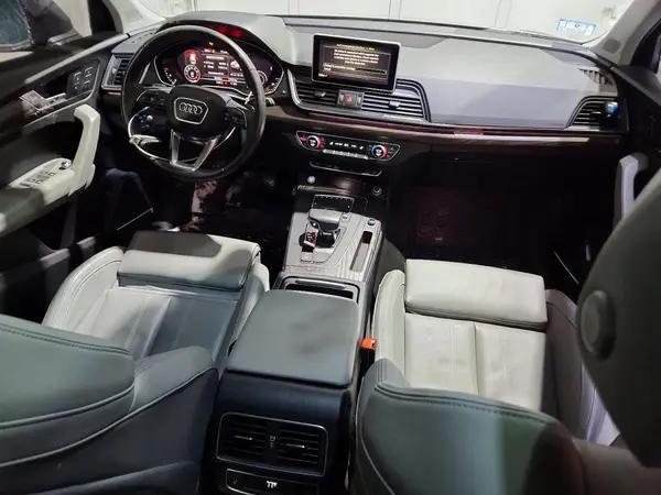 WA1CNAFY3J2104435 2018 AUDI Q5 - Image 8