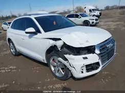 WA1CNAFY3J2117833 2018 AUDI Q5