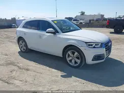 WA1CNAFY3J2121879 2018 AUDI Q5