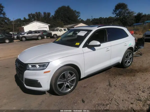 WA1CNAFY3K2033576 2019 AUDI Q5 - Image 2