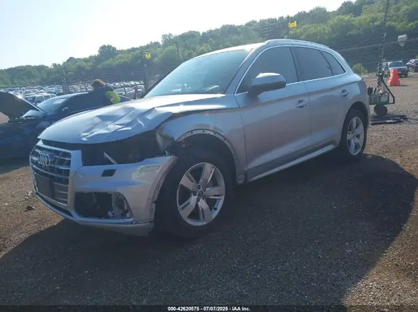 WA1CNAFY3K2043198 2019 AUDI Q5 - Image 2