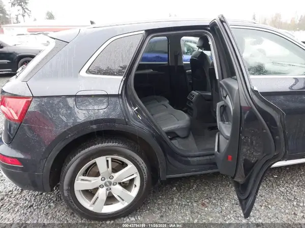 WA1CNAFY3K2067291 2019 AUDI Q5 - Image 8