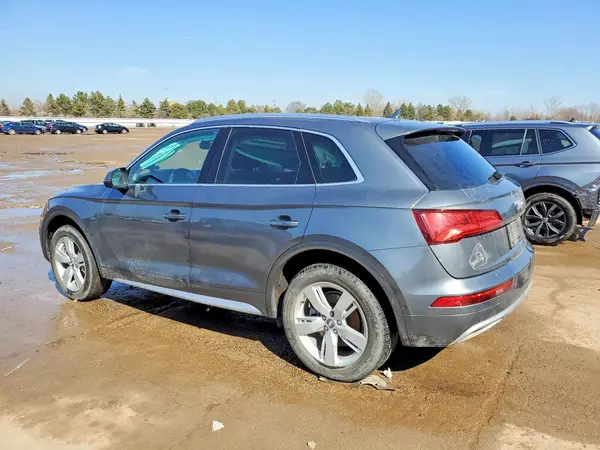 WA1CNAFY3K2095432 2019 AUDI Q5 - Image 2