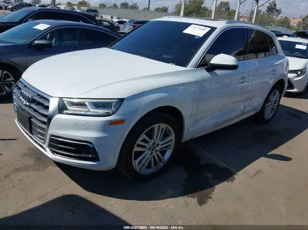WA1CNAFY3K2095611 2019 AUDI Q5 - Image 2