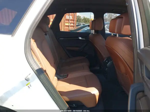 WA1CNAFY3K2095611 2019 AUDI Q5 - Image 8