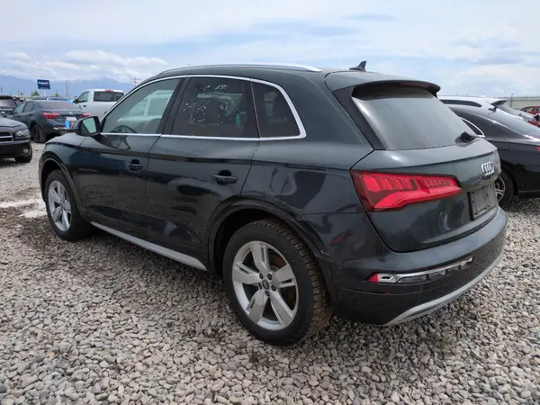 WA1CNAFY4K2047762 2019 AUDI Q5 - Image 2