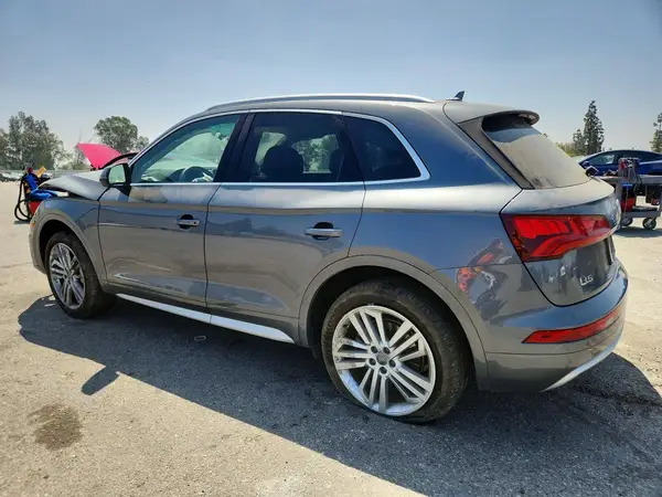 WA1CNAFY5J2018043 2018 AUDI Q5 - Image 2