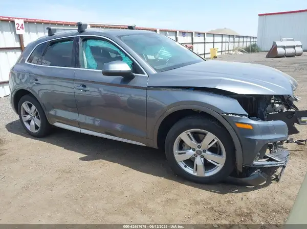 WA1CNAFY5J2056582 2018 AUDI Q5 - Image 1