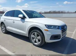 WA1CNAFY5J2111953 2018 AUDI Q5