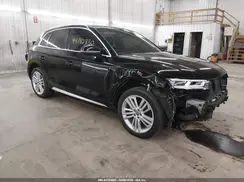 WA1CNAFY5J2122113 2018 AUDI Q5